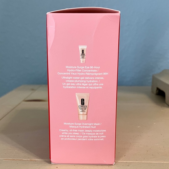 Clinique Moisture Surge Hydration Heroes Gift Set - Picture 1 of 3